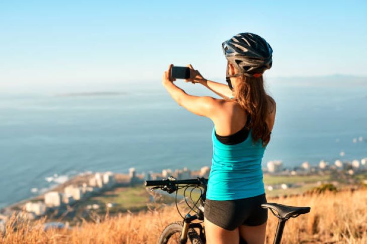 Veilig op twee wielen: Bescherm je privacy terwijl je reisverhalen deelt